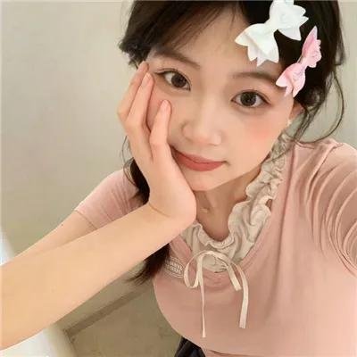 穿蓝衣的男孩